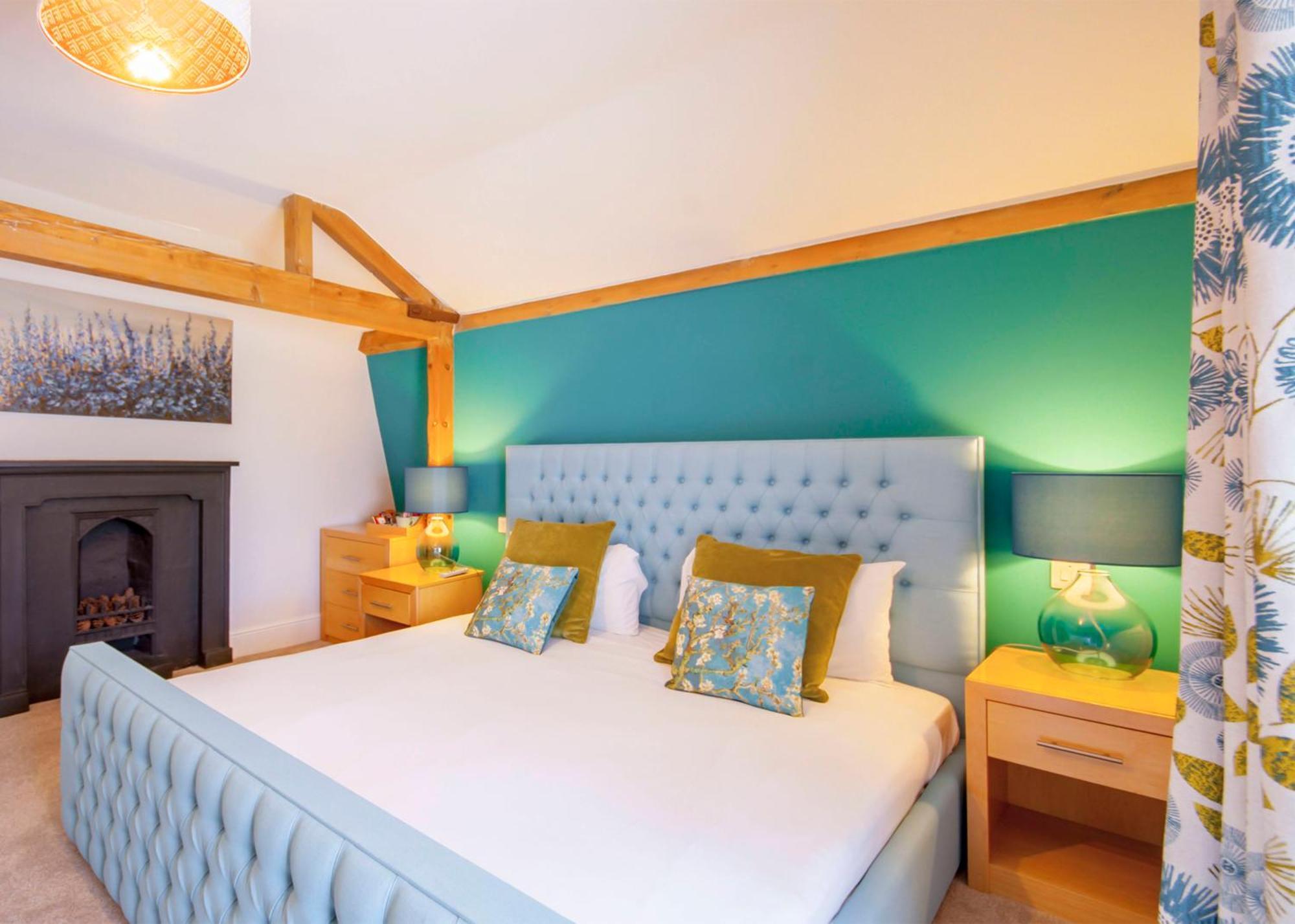 The Highworth Hotel 스윈던 외부 사진