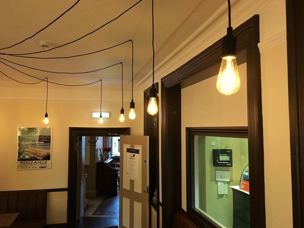 The Highworth Hotel 스윈던 외부 사진