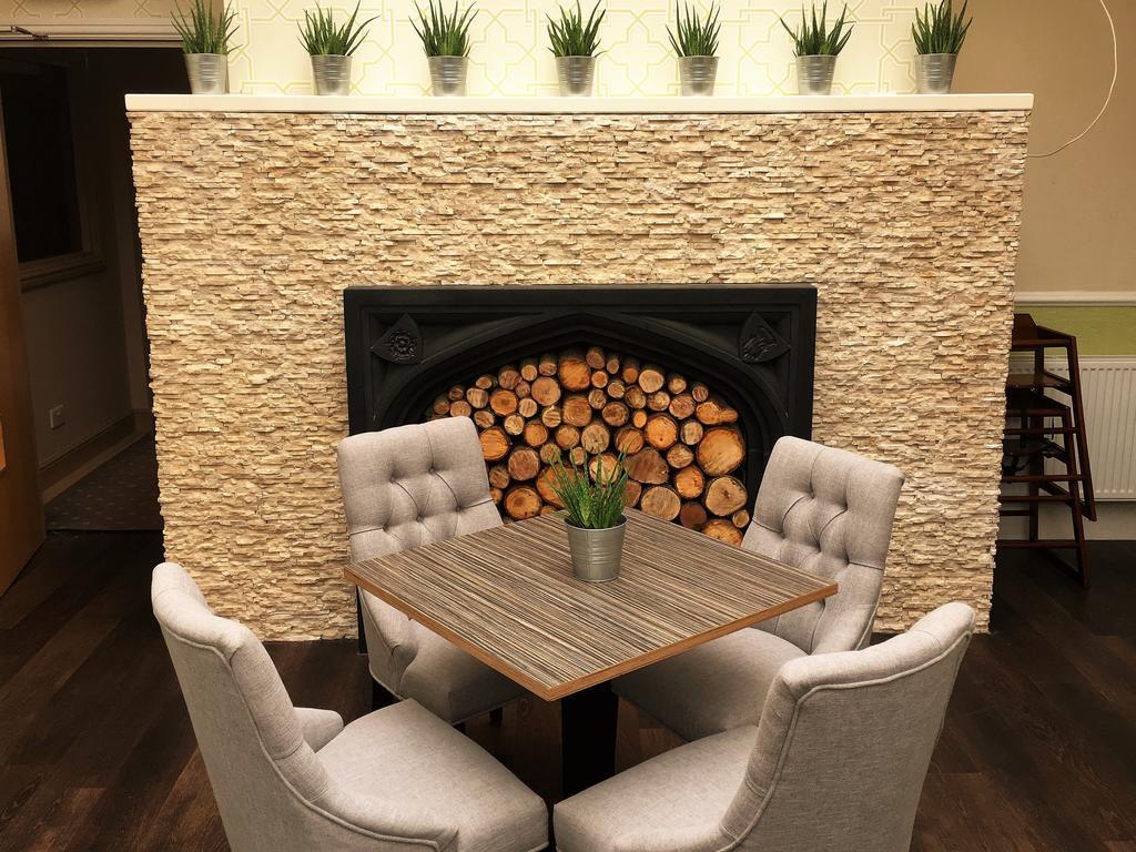 The Highworth Hotel 스윈던 외부 사진