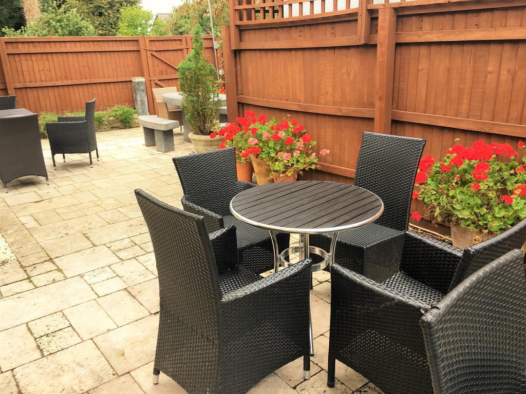 The Highworth Hotel 스윈던 외부 사진