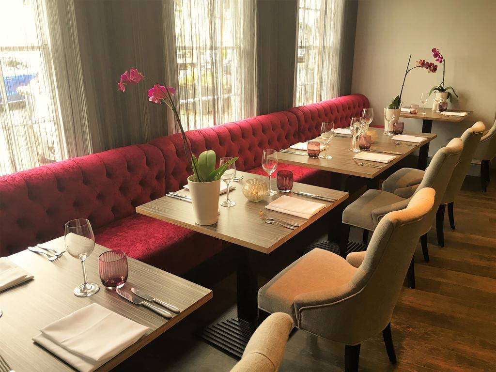 The Highworth Hotel 스윈던 외부 사진
