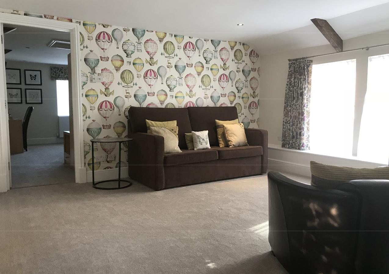 The Highworth Hotel 스윈던 외부 사진
