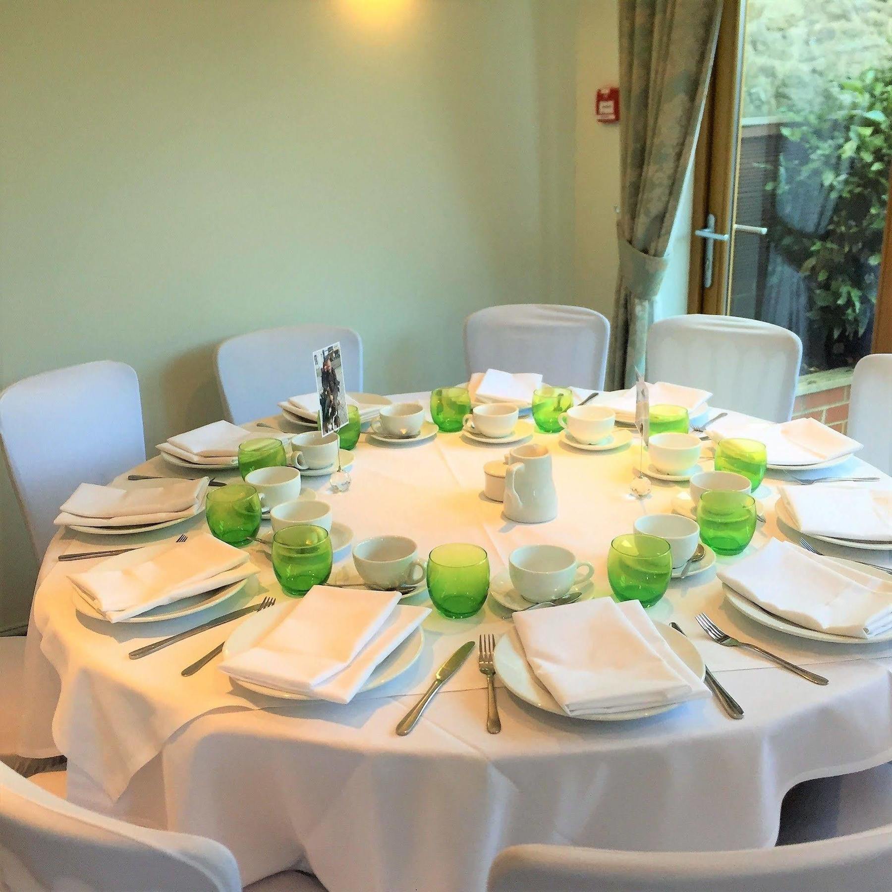 The Highworth Hotel 스윈던 외부 사진
