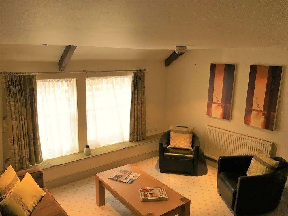 The Highworth Hotel 스윈던 외부 사진