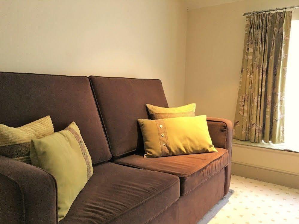 The Highworth Hotel 스윈던 외부 사진
