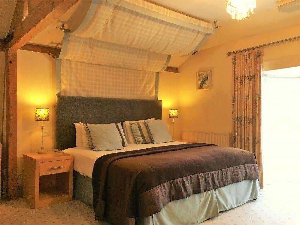 The Highworth Hotel 스윈던 외부 사진