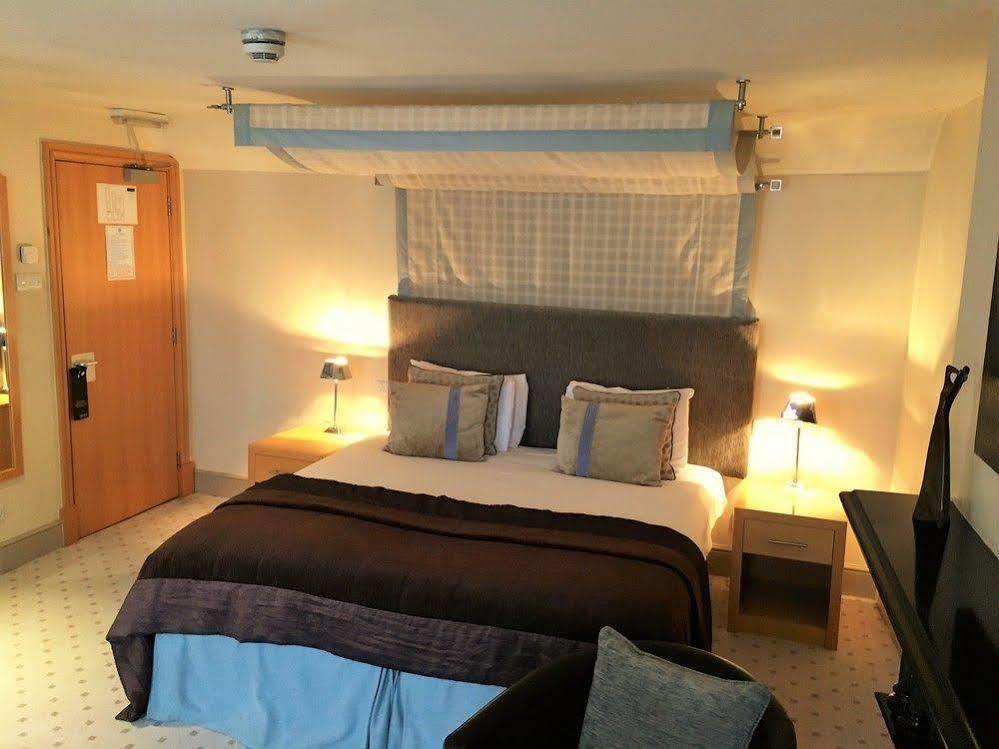 The Highworth Hotel 스윈던 외부 사진