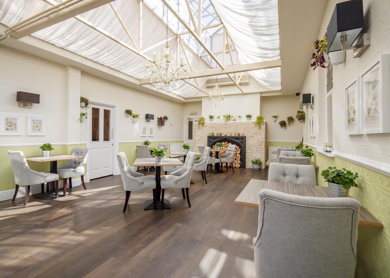 The Highworth Hotel 스윈던 외부 사진